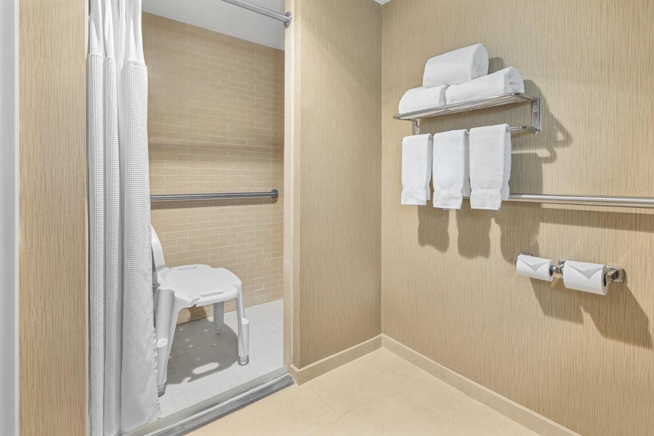 คราวน์ พลาซา กรีนวิลล์ Hotel ภายนอก รูปภาพ