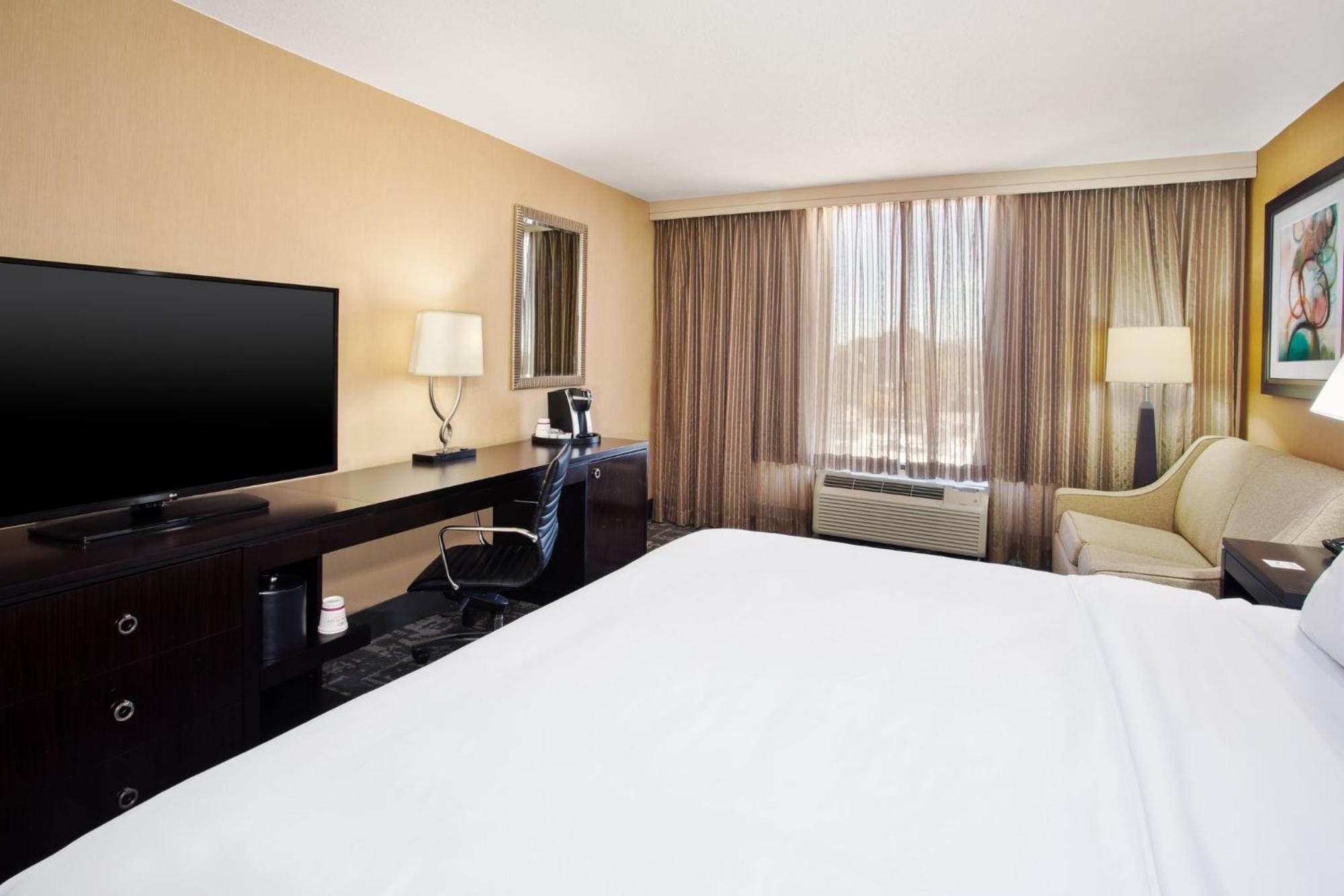 คราวน์ พลาซา กรีนวิลล์ Hotel ภายนอก รูปภาพ