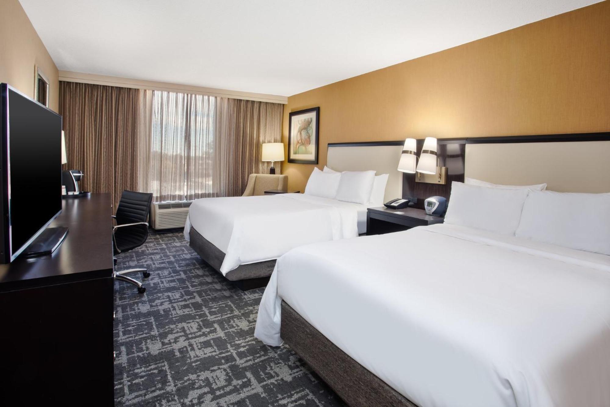 คราวน์ พลาซา กรีนวิลล์ Hotel ภายนอก รูปภาพ